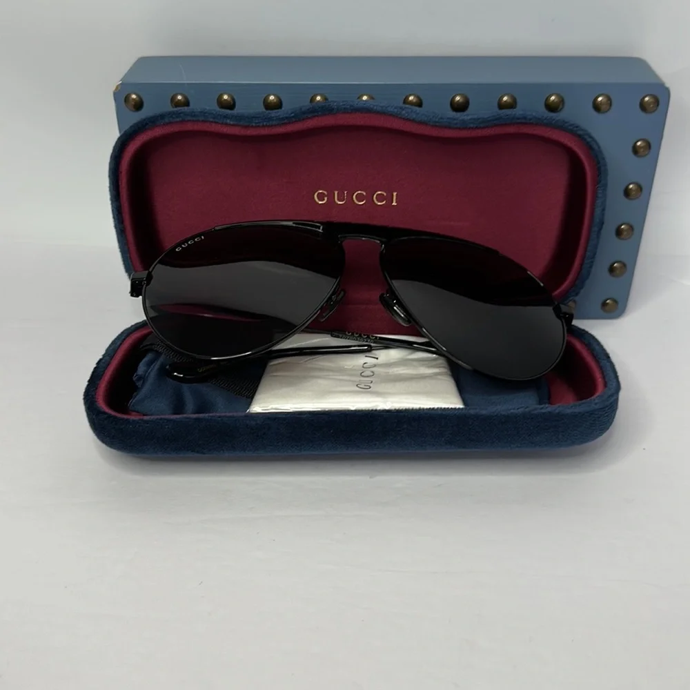 Authentic Gucci super light, stylish and bold design. The latest Gucci GG0908s